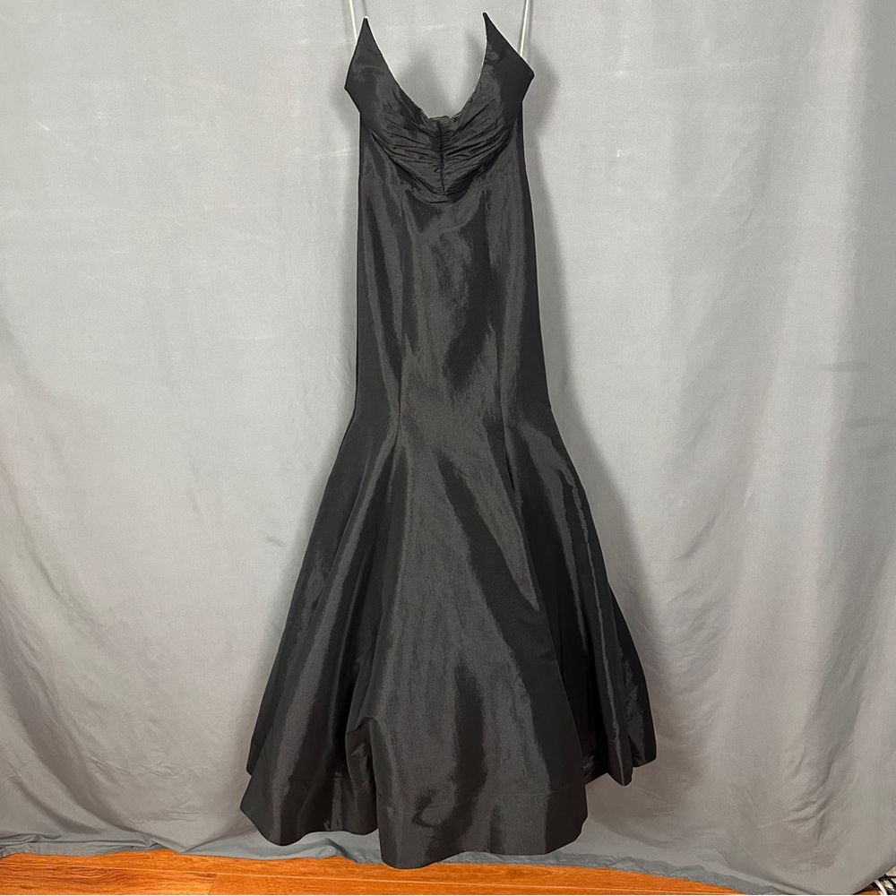 MAC DUGGAL STRAPLESS BLACK GOWN - SIZE 4